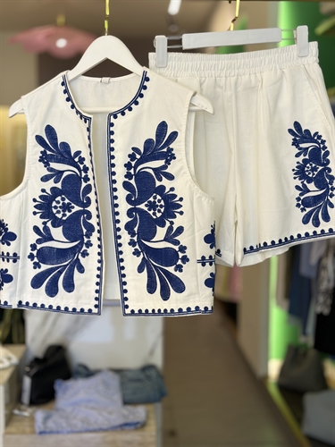 shorts-vest-white-blue-design.jpg